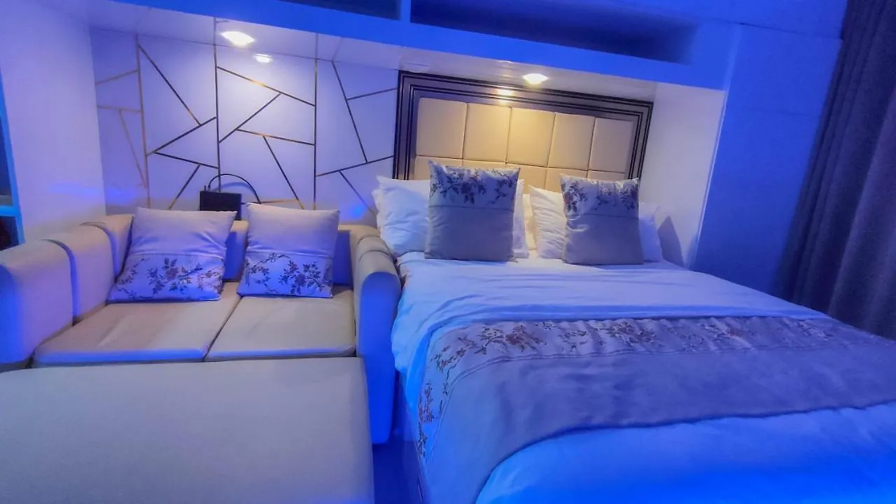 Condo Near Manila Airport And Moa Aparthotel